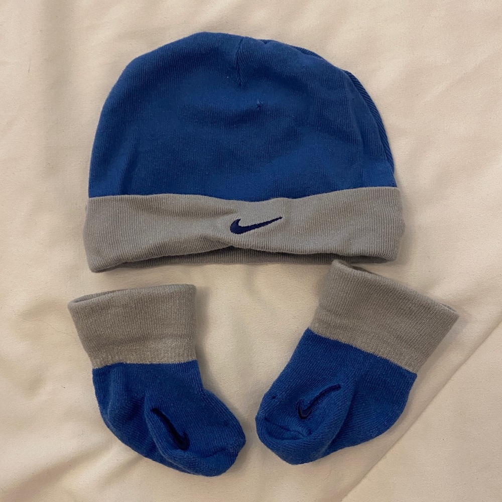 NEW Baby NIKE Hat Beanie & Booties